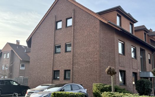 „Dachgeschosswohnung in sehr guter und direkter Lage zum Bahnhof“