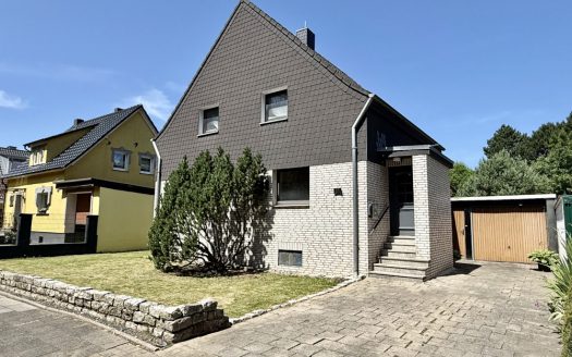 „freist. Ein- Zweifamilienhaus in ruhiger & grüner Lage“