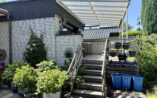 „freist. Ein- Zweifamilienhaus in ruhiger & grüner Lage“